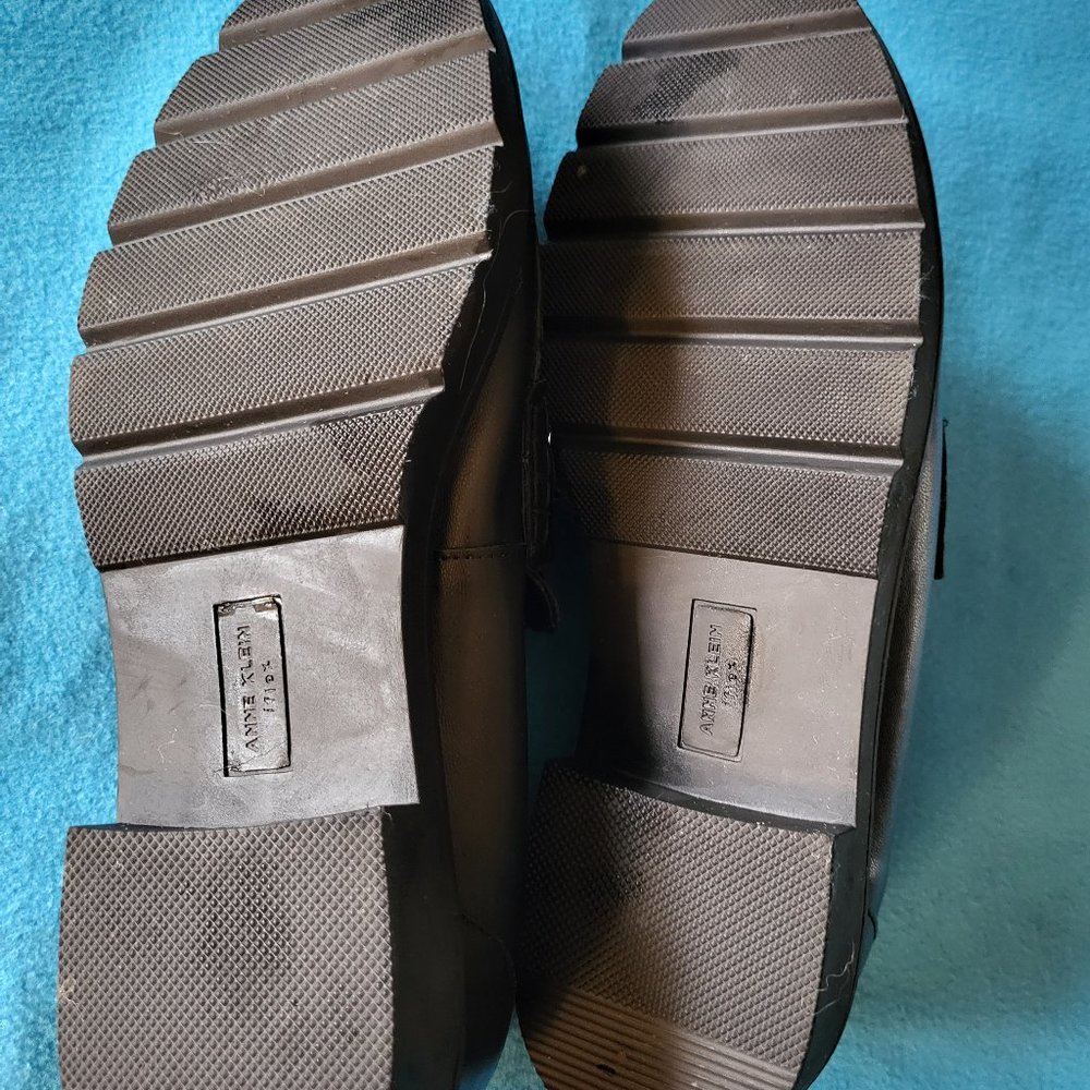 Anne Klein Black Loafer with Decorative Silver Chain - Picture 3 of 3